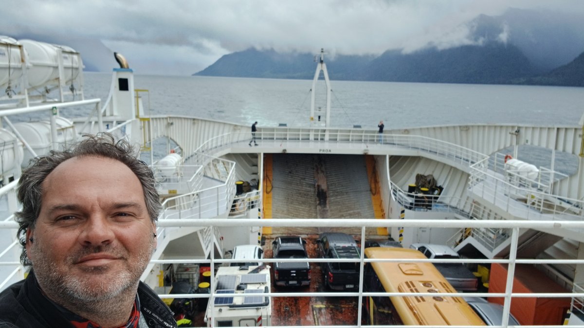 Jeannot et sa femme sont sur un bateau
